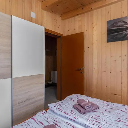 4 Bedroom Awesome In *