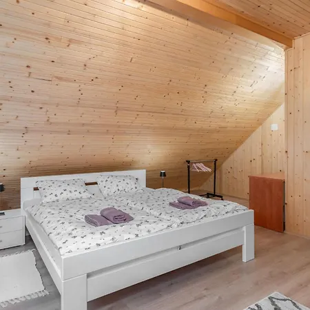 Prázdninový dům 4 Bedroom Awesome In
