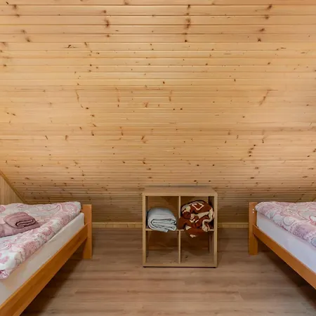 4 Bedroom Awesome In Prázdninový dům