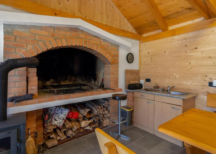 בית נופש 4 Bedroom Awesome In Sunger