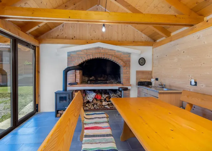 בית נופש 4 Bedroom Awesome In