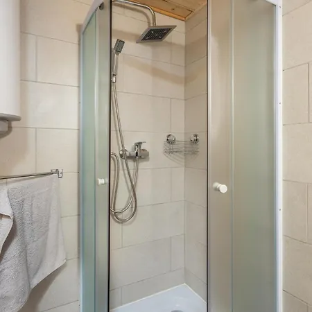 4 Bedroom Awesome In Casa vacanze *