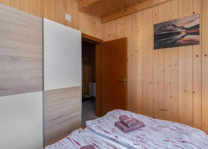 4 Bedroom Awesome In *