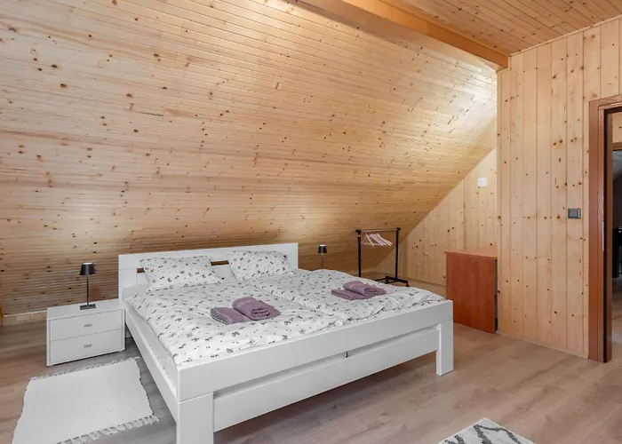 Σπίτι διακοπών 4 Bedroom Awesome In